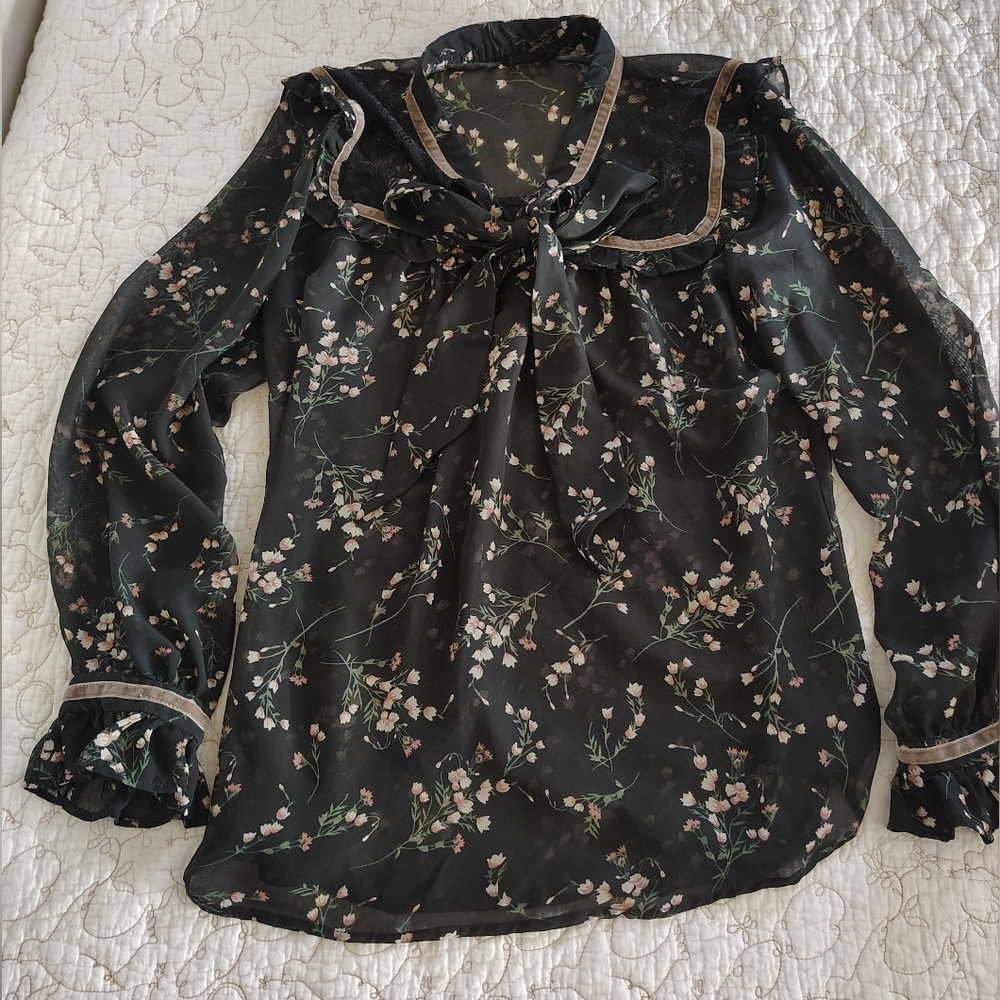 Blu pepper flowy top size small